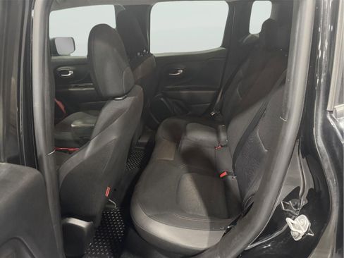 Used 2019 Jeep Renegade Trailhawk image 12