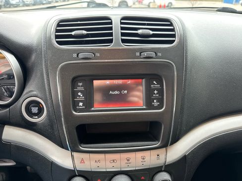 Used 2019 Dodge Journey SE image 22