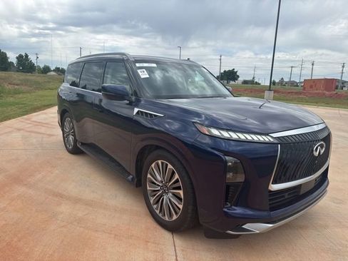 Used 2025 INFINITI QX80 Luxe RWD image 2