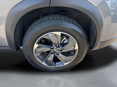 Used 2025 Nissan Rogue SV FWD image 32