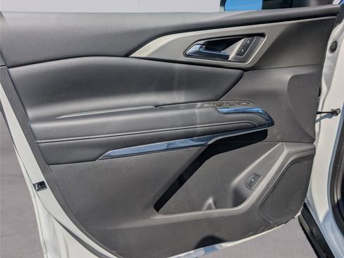 New 2026 Chevrolet Traverse LT w/ Sun and Wheel Package FWD image 28
