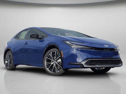New 2026 Toyota Prius XLE FWD image 2