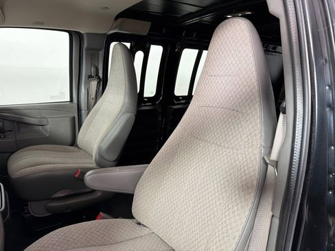 Used 2018 Chevrolet Express 2500 w/ Driver Convenience Package RWD image 12