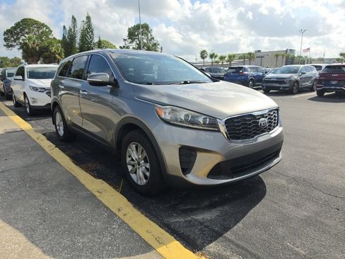 Used 2019 Kia Sorento FWD image 1