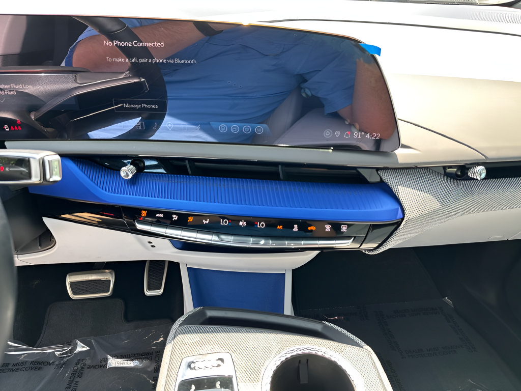 Certified 2025 Cadillac Optiq Sport 1 AWD/4WD image 30