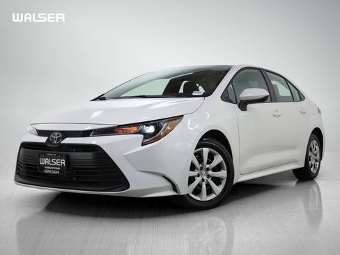 Used 2025 Toyota Corolla LE image 1