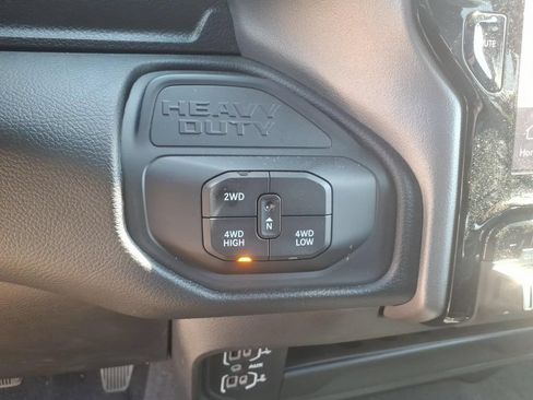 Used 2026 RAM 2500 Laramie AWD/4WD image 27