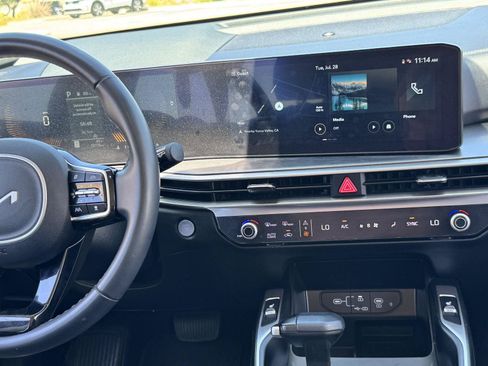 Used 2025 Kia Sorento EX w/ Panoramic Sunroof Package FWD image 48