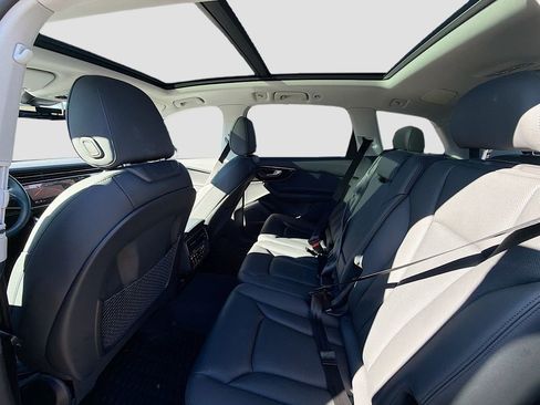 Used 2023 Audi Q7 3.0T Prestige image 26