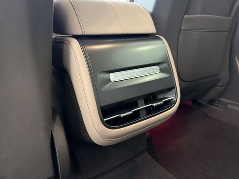 Used 2024 Lincoln Nautilus Premier AWD/4WD image 35