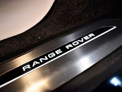 Used 2025 Land Rover Range Rover SE image 27