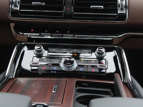 Used 2023 Lincoln Navigator Reserve image 18