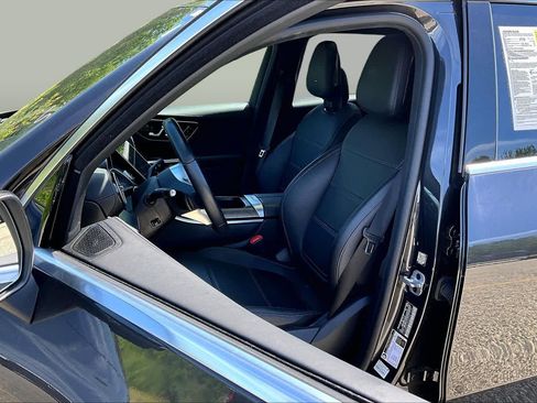 Used 2024 Mercedes-Benz GLC 300 4MATIC image 9