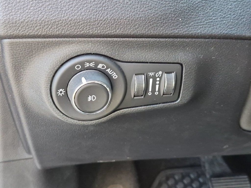 Used 2019 Jeep Compass Latitude w/ Cold Weather Group AWD/4WD image 13