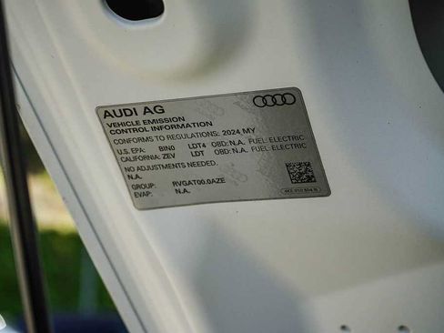Used 2024 Audi Q8 e-tron Premium Plus w/ Premium Plus Package AWD/4WD image 29