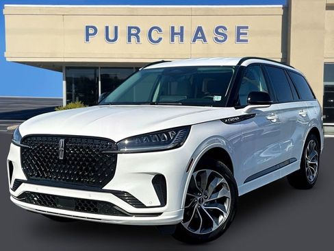 New 2026 Lincoln Aviator AWD image 2