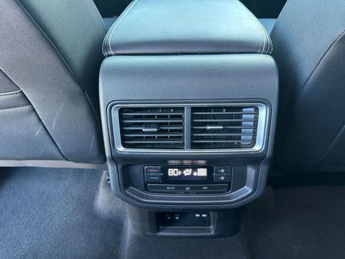 Used 2025 Volkswagen Atlas SE image 24