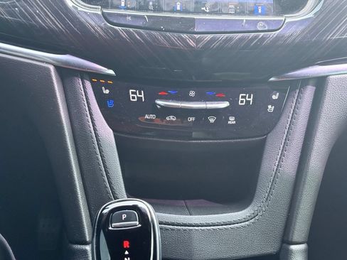 Used 2023 Cadillac XT6 Premium Luxury w/ Technology Package FWD image 12