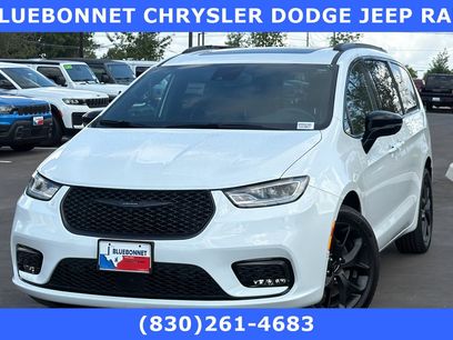 Certified 2023 Chrysler Pacifica Limited w/ S Appearance Package