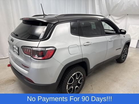 Used 2025 Jeep Compass Trailhawk AWD/4WD image 3