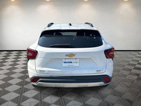Used 2025 Chevrolet Trax LT w/ Driver Confidence Package FWD image 4