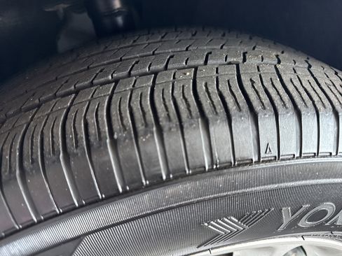 Used 2024 Chrysler Pacifica Touring-L image 12