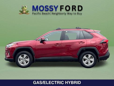 Used 2025 Toyota RAV4 LE AWD/4WD image 9
