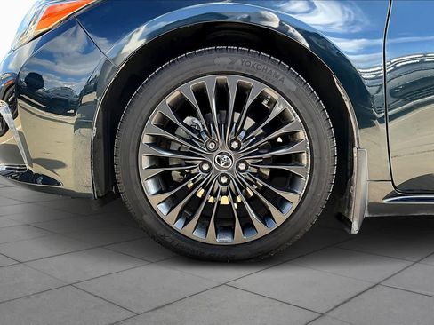 Used 2016 Toyota Avalon Touring image 10