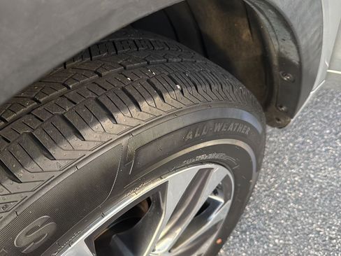 Used 2021 Toyota Highlander XLE image 37