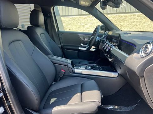 Used 2025 Mercedes-Benz GLB 250 4MATIC image 12