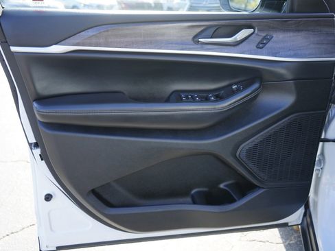 Used 2023 Jeep Grand Cherokee L Limited w/ Luxury Tech Group II image 27