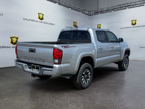 Used 2018 Toyota Tacoma TRD Sport w/ Technology Package RWD image 5