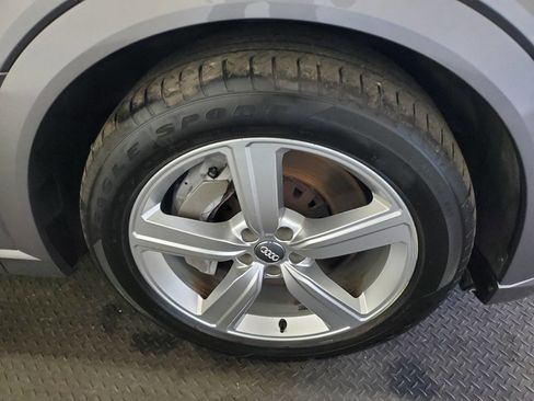 Used 2019 Audi e-tron Prestige w/ Prestige Package AWD/4WD image 20