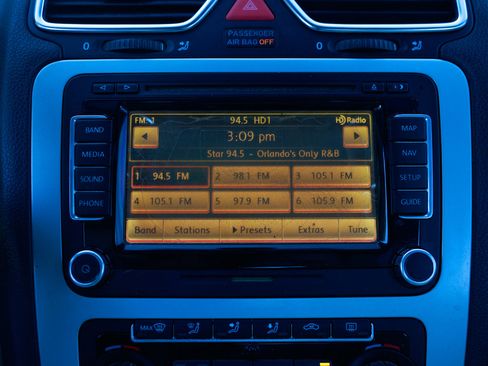 Used 2011 Volkswagen Eos Lux image 33