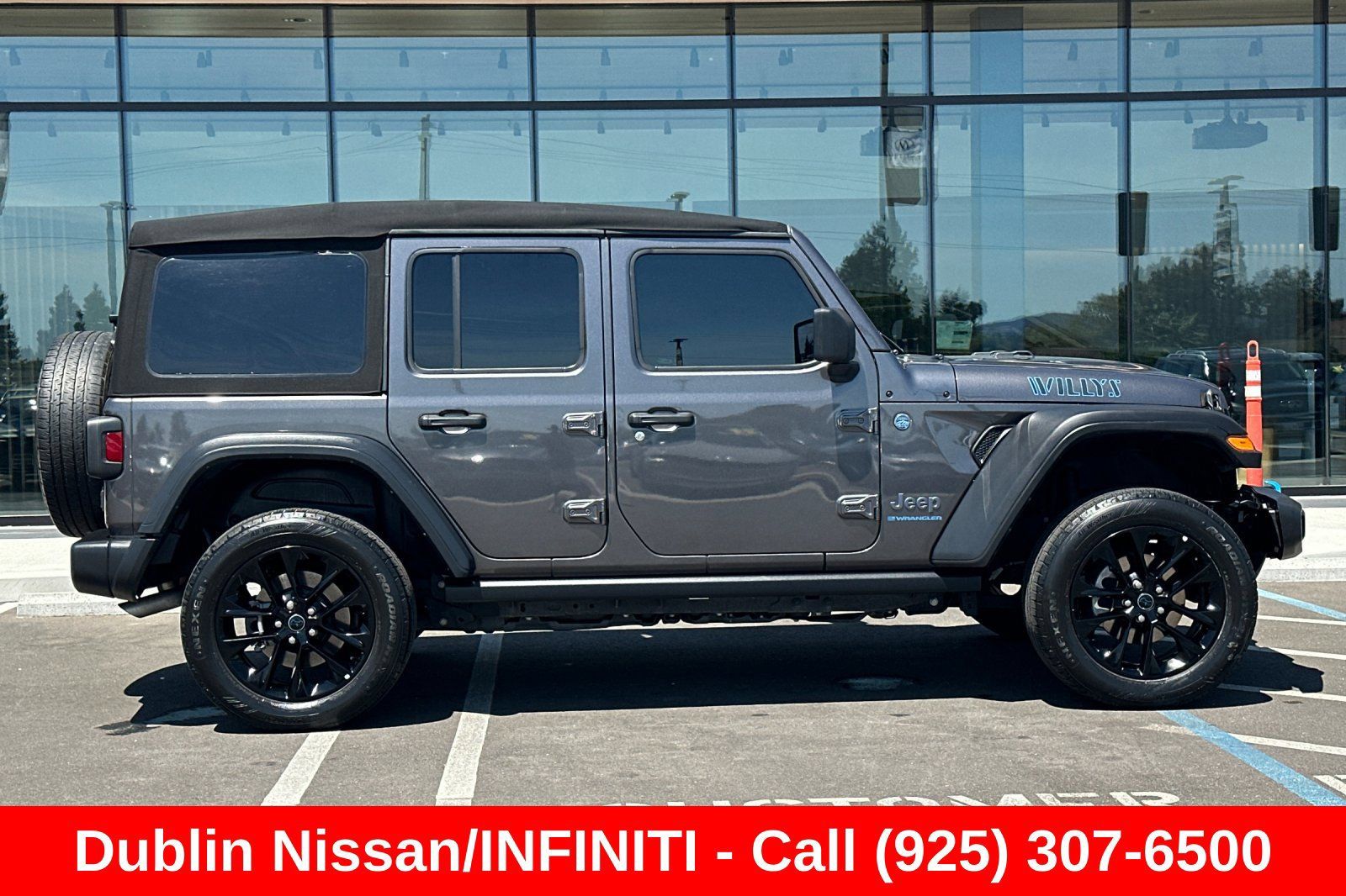 Used 2024 Jeep Wrangler Unlimited AWD/4WD image 3