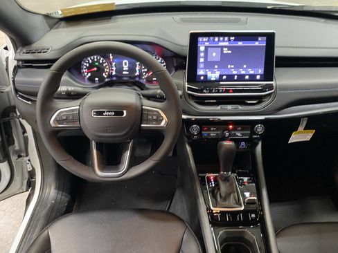 Certified 2026 Jeep Compass Latitude AWD/4WD image 12