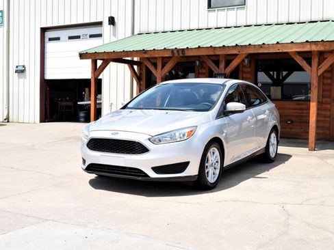 Used 2017 Ford Focus SE image 5