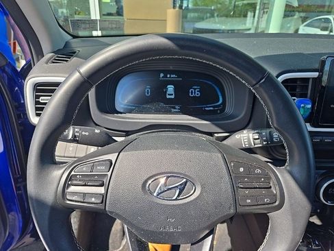 Certified 2023 Hyundai Venue Limited FWD image 19