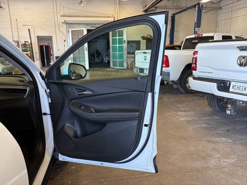 Used 2026 Buick Encore GX Preferred AWD/4WD image 39