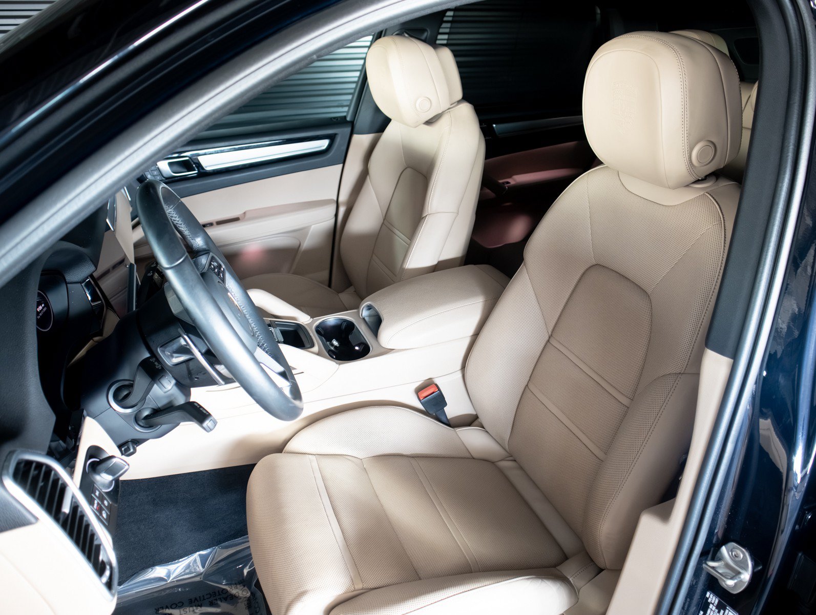 Certified 2023 Porsche Cayenne Platinum Edition AWD/4WD image 5