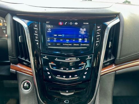 Used 2015 Cadillac Escalade Premium image 23