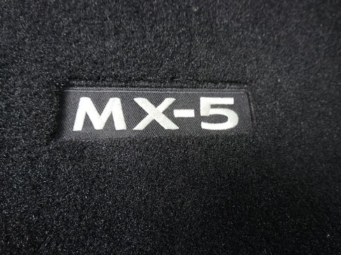 Used 2024 MAZDA MX-5 Miata Club RWD image 9