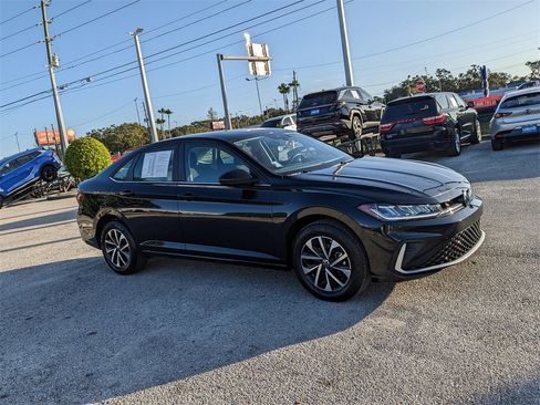 Certified 2025 Volkswagen Jetta S image 9