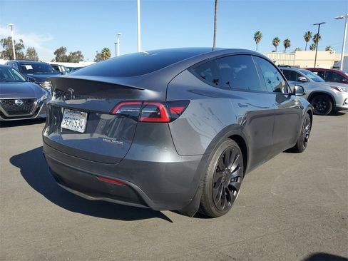 Used 2023 Tesla Model Y Performance image 4
