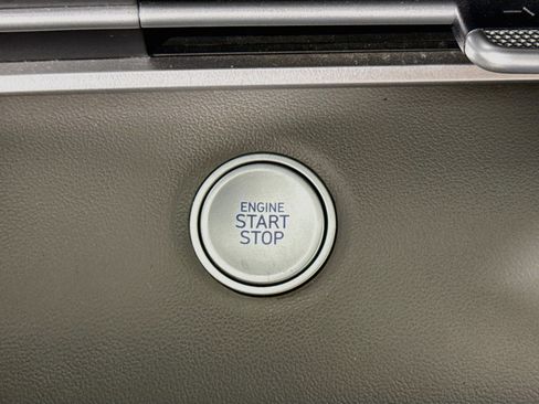 Used 2023 Hyundai Elantra SEL w/ Preferred Accessory Package FWD image 21