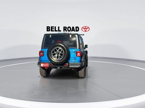 Used 2025 Jeep Wrangler Unlimited Rubicon AWD/4WD image 7