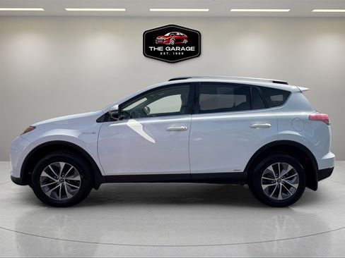 Used 2018 Toyota RAV4 LE Plus image 3