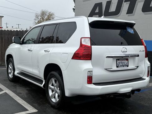 Used 2011 Lexus GX 460 image 4