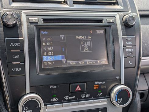 Used 2014 Toyota Camry SE FWD image 24