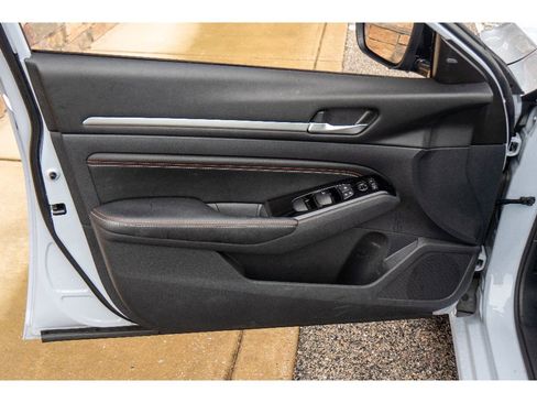 Used 2023 Nissan Altima 2.5 SR w/ SR Premium Package AWD/4WD image 9